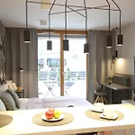 Viva & Close To Vistula River - By Homelike شقة *